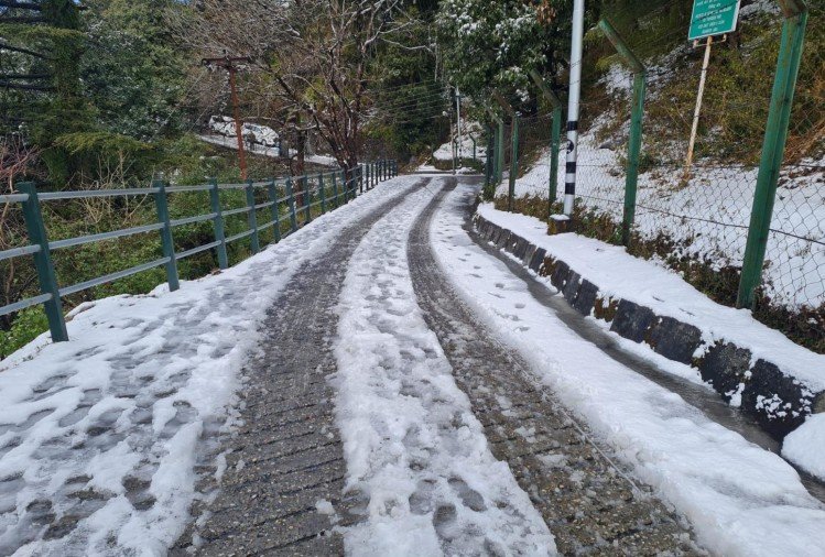 snowfall-weather-mussoorie_1641995246