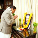 मुख्यमंत्री श्री पुष्कर सिंह ने पूर्व प्रधानमंत्री, भारत रत्न अटल बिहारी वाजपेयी की जयंती पर मुख्यमंत्री कैंप कार्यालय में उनके चित्र पर श्रद्धासुमन अर्पित करते हुए उनको नमन किया