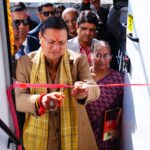 मुख्यमंत्री श्री पुष्कर सिंह धामी ने गुरुवार को मुख्यमंत्री कैंप कार्यालय से छात्र कौशल संवर्धन हेतु लैब ऑन व्हील्स (इंफोसिस स्प्रिंगबोर्ड) का फ्लैग ऑफ किया