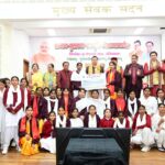 मुख्यमंत्री श्री पुष्कर सिंह धामी ने रविवार को मुख्यमंत्री कैम्प कार्यालय स्थित मुख्य सेवक सदन में संस्कृत छात्र प्रतिभा सम्मान कार्यक्रम में भाग लिया