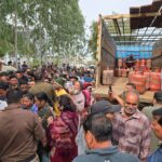 ऐजेंसी पर ही वितरित किए गैस सिलेंडर; ऐजेंसी पर भारी भीड़ से कानून व्यवस्था बिगड़ने की थी प्रबल संभावना; डीएम की क्यूआरटी ने दर्ज कराया मुकदमा