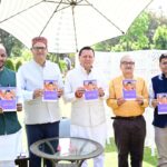 मुख्यमंत्री ने किया ‘‘उत्तराखण्ड़ की मिट्टी से-नायक से जन नायक पुष्कर सिंह धामी’’ पंचाग टेबल कैलेंडर का विमोचन