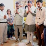 मुख्यमंत्री श्री पुष्कर सिंह धामी ने सेवानिवृत्त ब्रिगेडियर मुकेश जोशी जी के निधन पर उनके जोहड़ी, देहरादून स्थित आवास पहुंचकर उन्हें श्रद्धांजलि दी