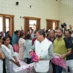 मुख्यमंत्री श्री पुष्कर सिंह धामी ने बुधवार को मुख्यमंत्री कैंप कार्यालय स्थित मुख्य सेवक सदन में उत्तराखंड निकाय कर्मचारी संयुक्त मोर्चा द्वारा आयोजित आभार रैली में प्रतिभाग किया