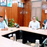 मुख्य सचिव श्री आनन्द बर्द्धन ने सोमवार को सचिवालय में प्रदेश में ग्रोथ सेंटर्स की प्रगति के सम्बन्ध में सभी सम्बन्धित विभागों के साथ बैठक की