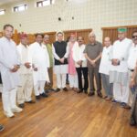 मुख्यमंत्री से पूर्व विधायकों ने की शिष्टाचार भेंट, सर्वाधिक कार्यकाल के लिए दी बधाई